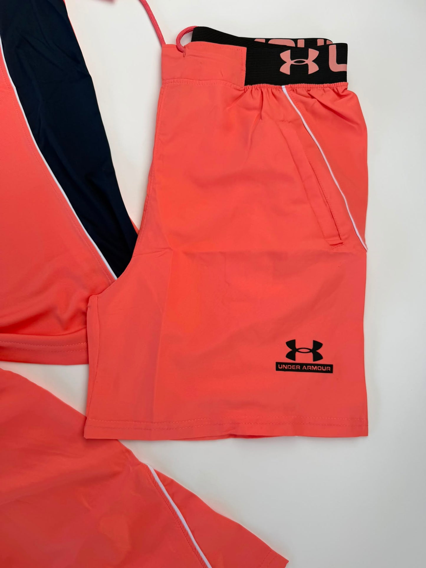 Conjunto corto under armour salmon logo negro