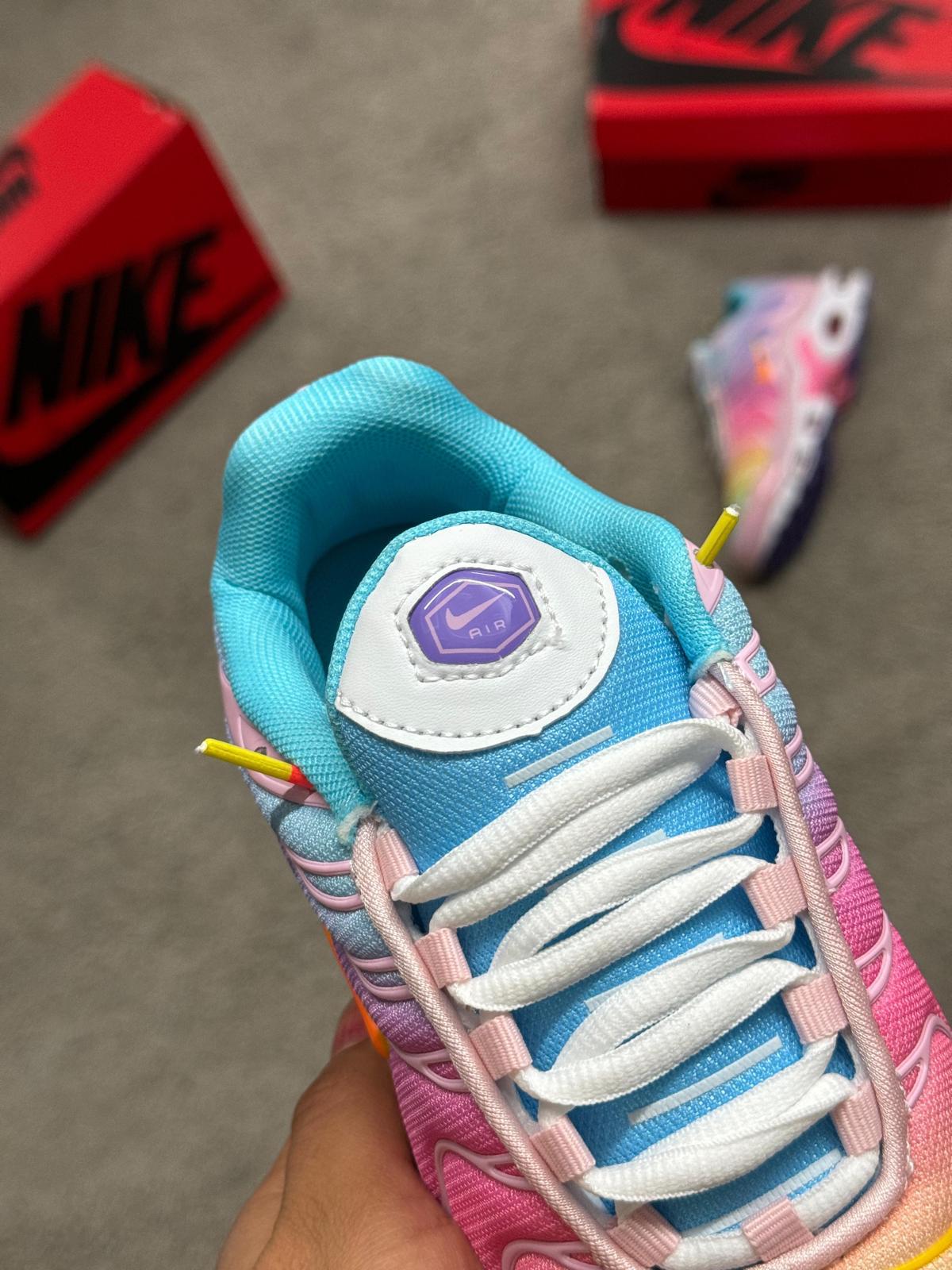 Nike TN rosas y azules logo naranja contorno amarillo