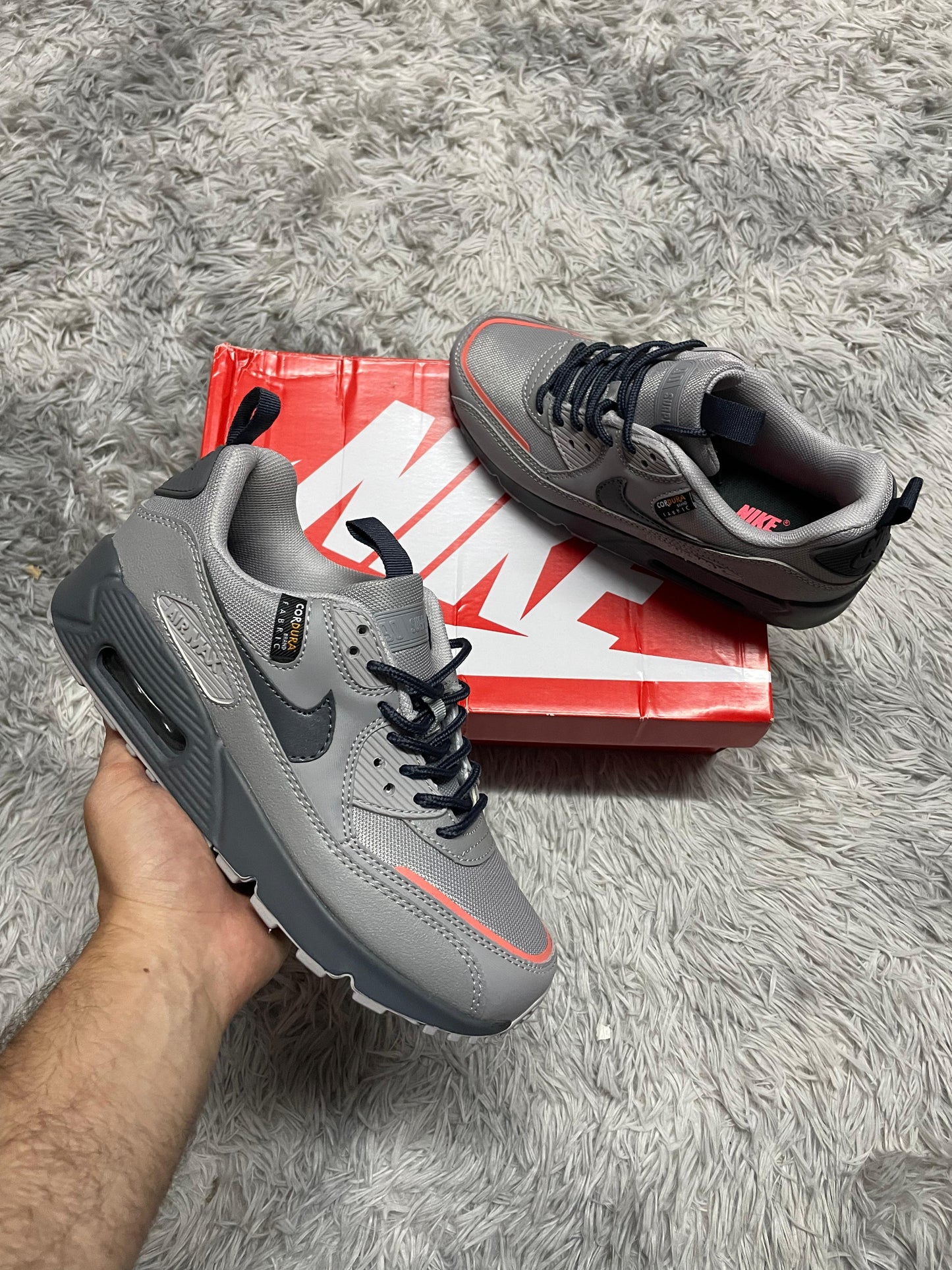 AIR MAX 90 GRIS DETALLES NARANJAS
