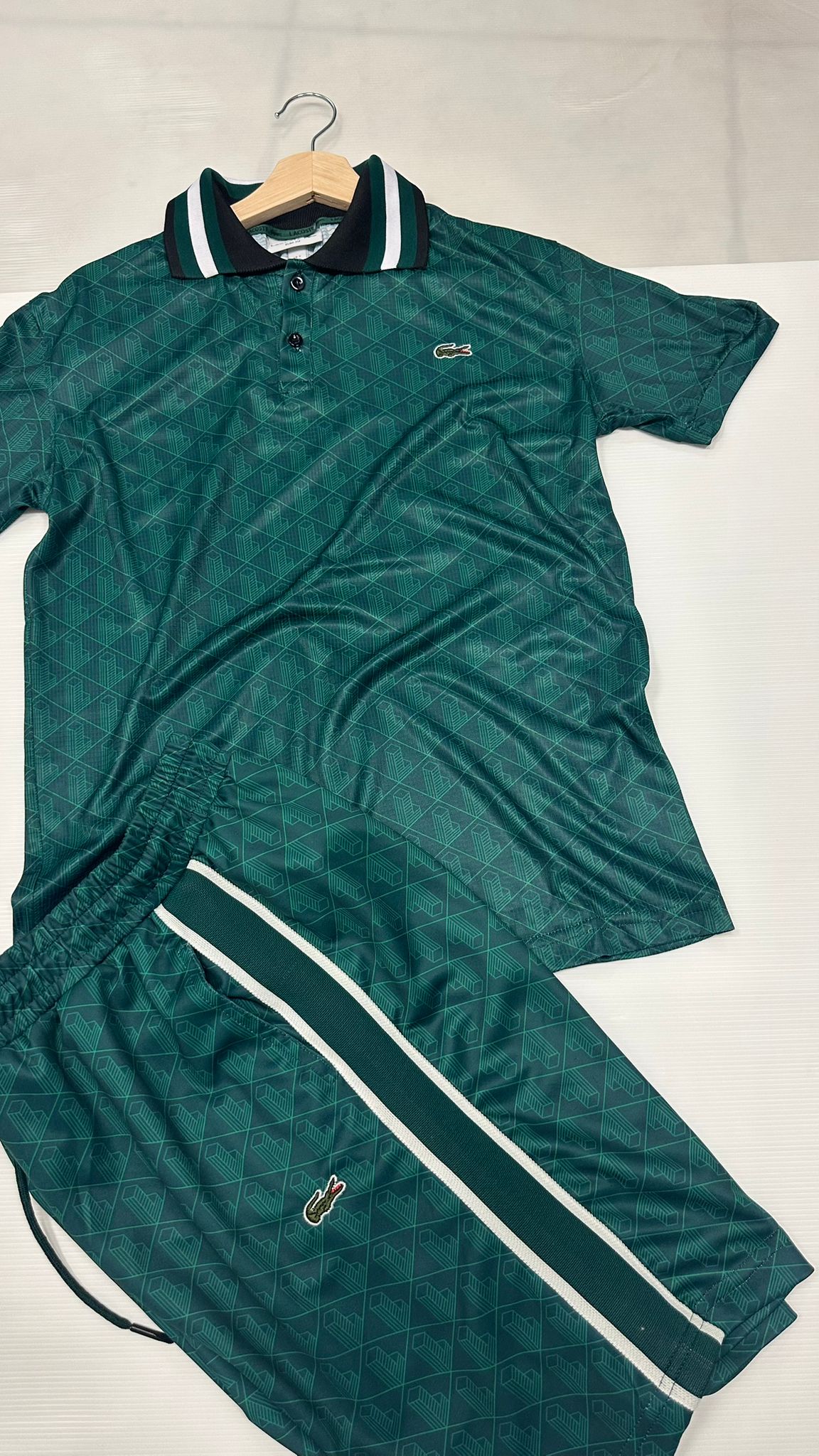 Conjunto lacoste verde logo verde