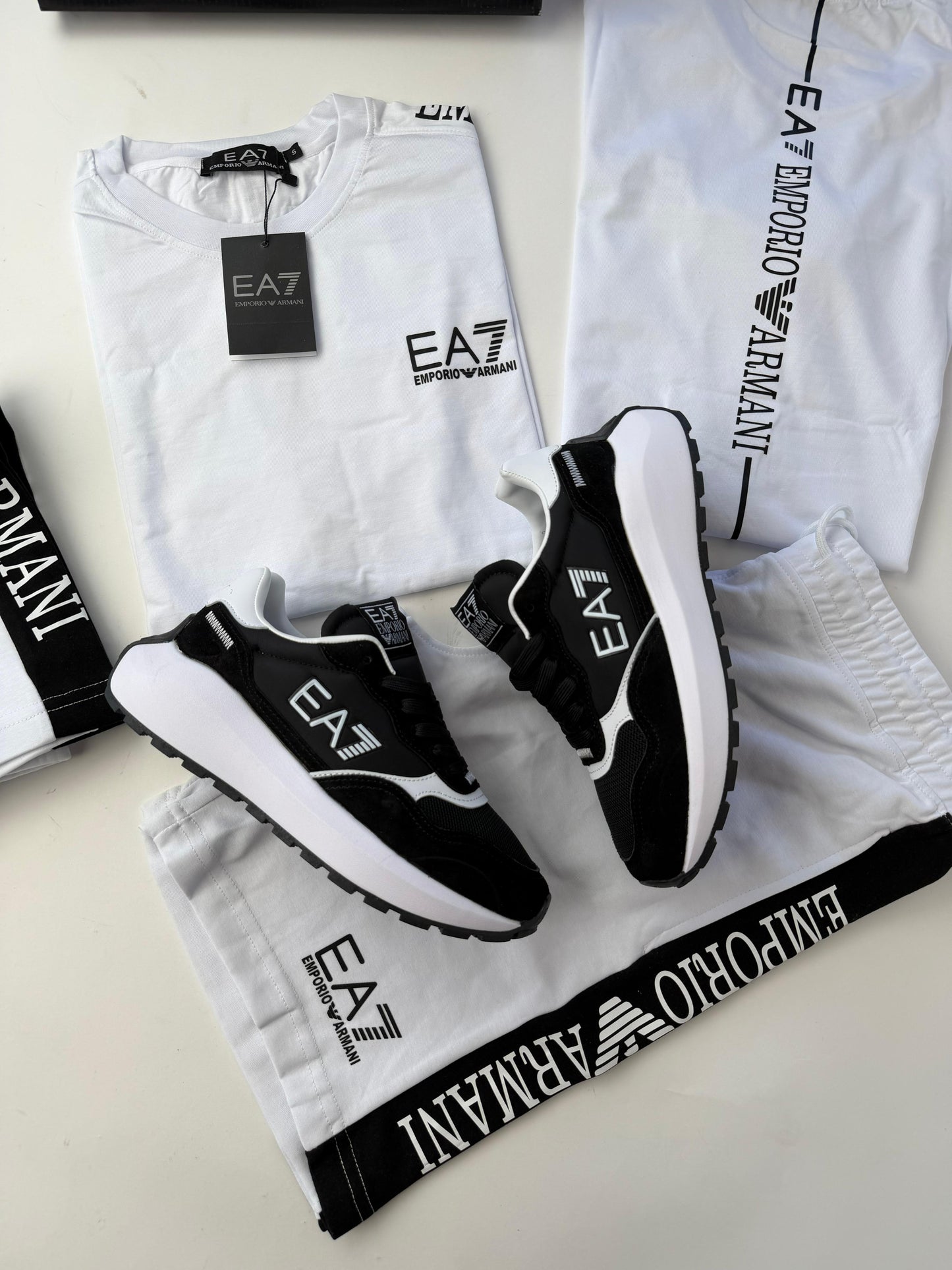 Armani negras logo blanco