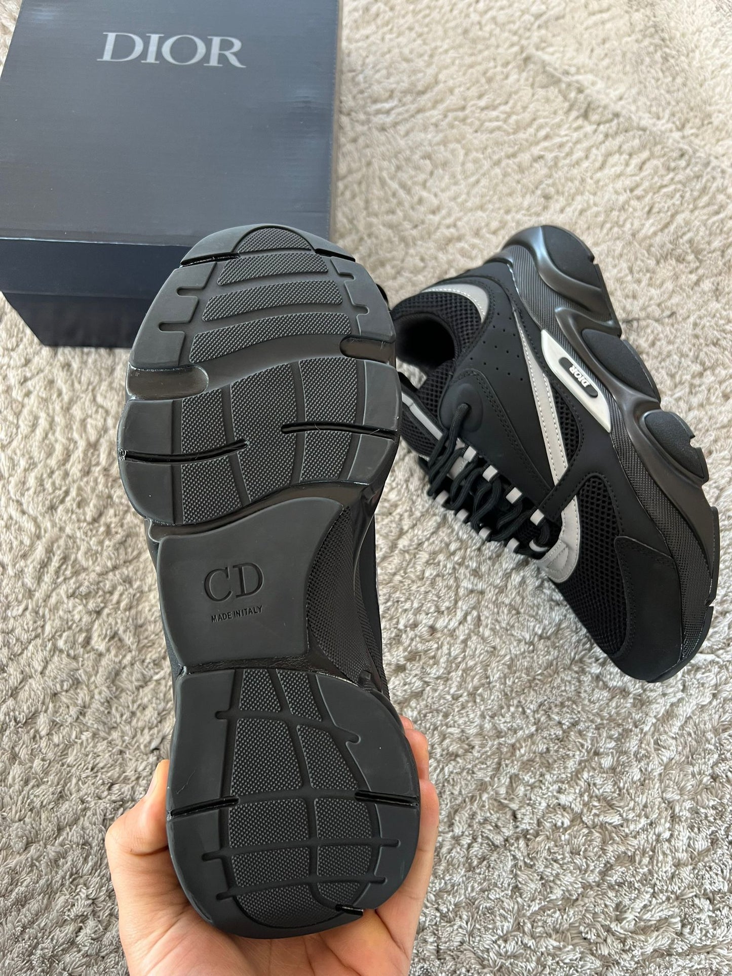 Dior b22 negra detalles grises