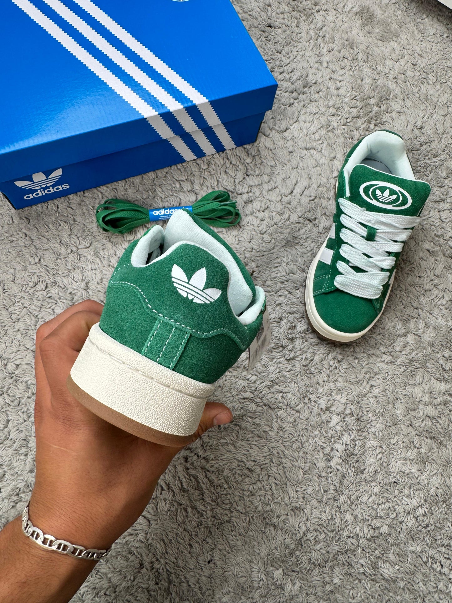 Adidas campus verdes logo blanco