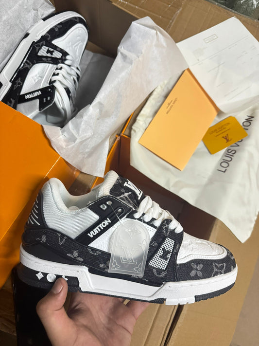 LV trainer blancas y negras