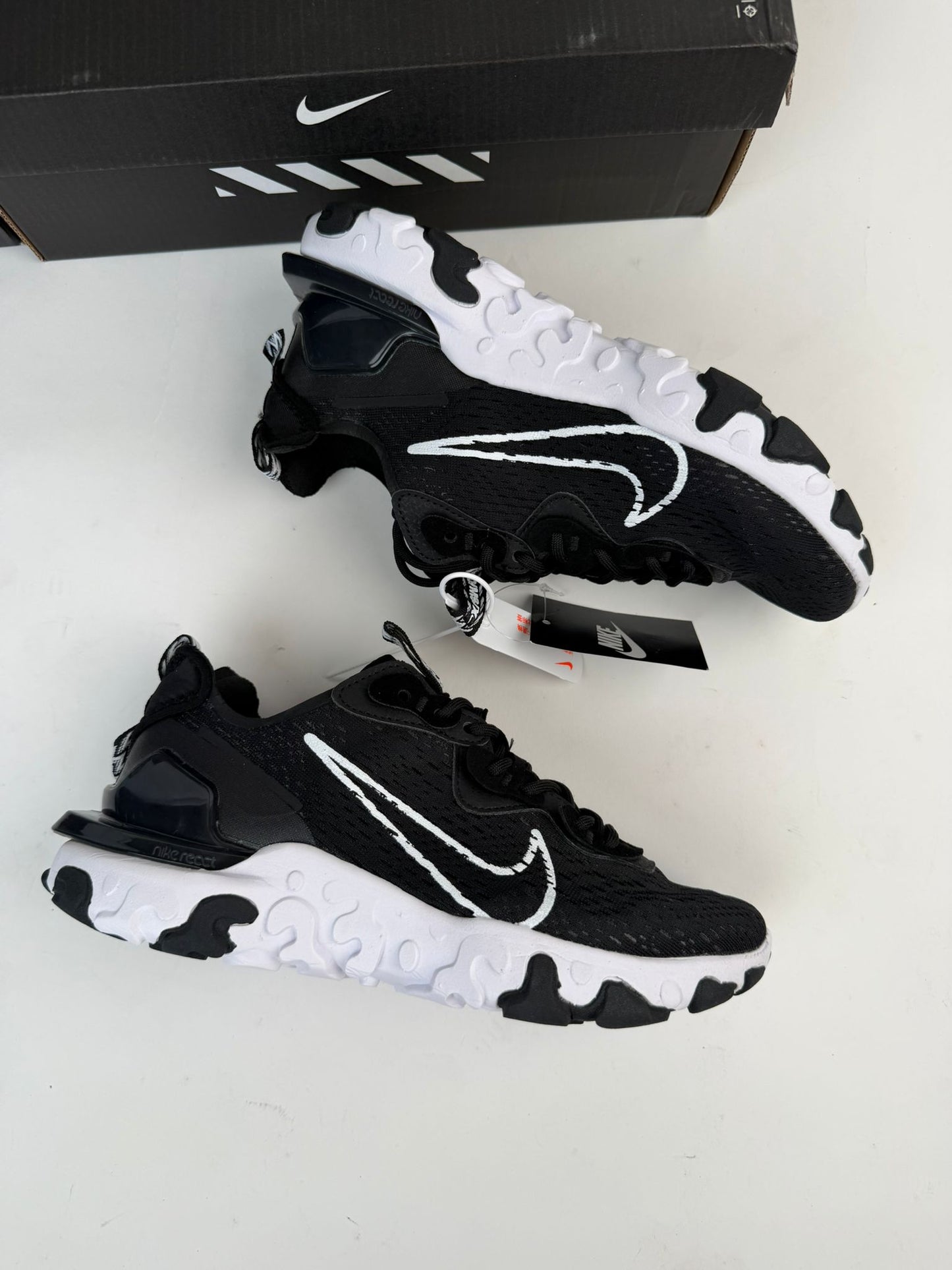 Nike react vision negras logo blanco