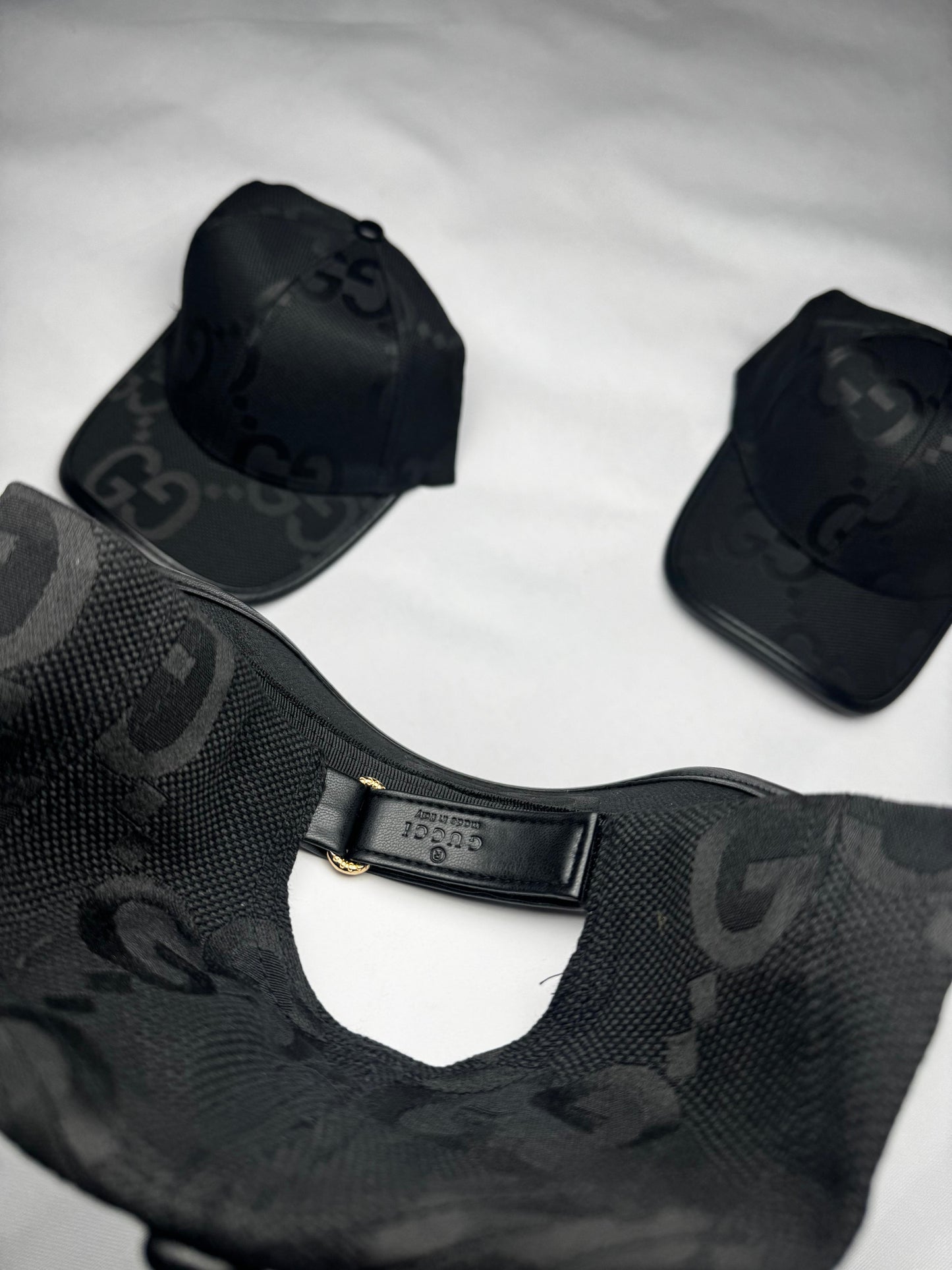 Gorra gucci negro logos negros
