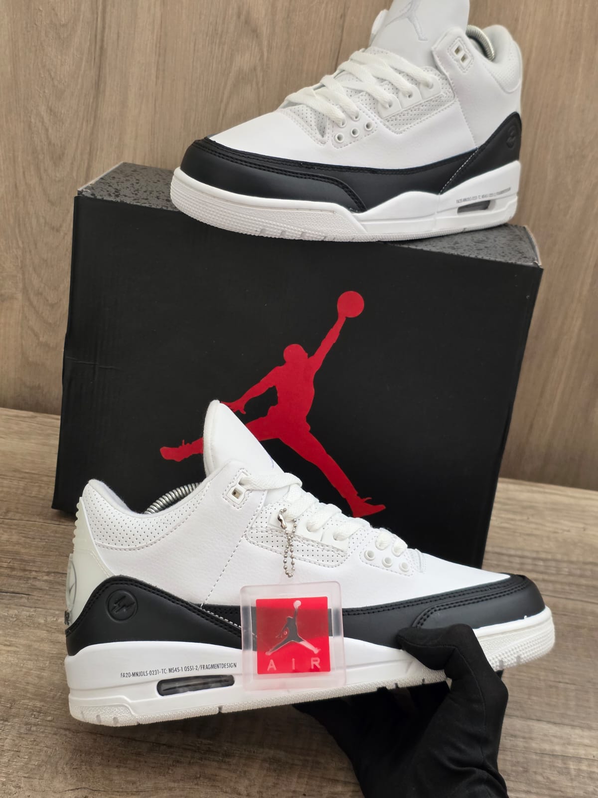 Jordan 3 negra blanca