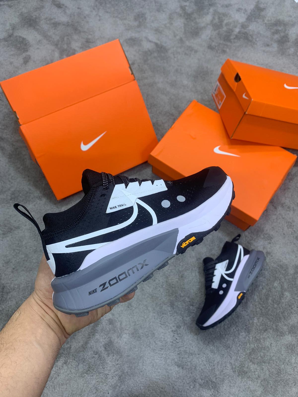 Nike Zegama Trail 2 negras logo blanco detalles grises