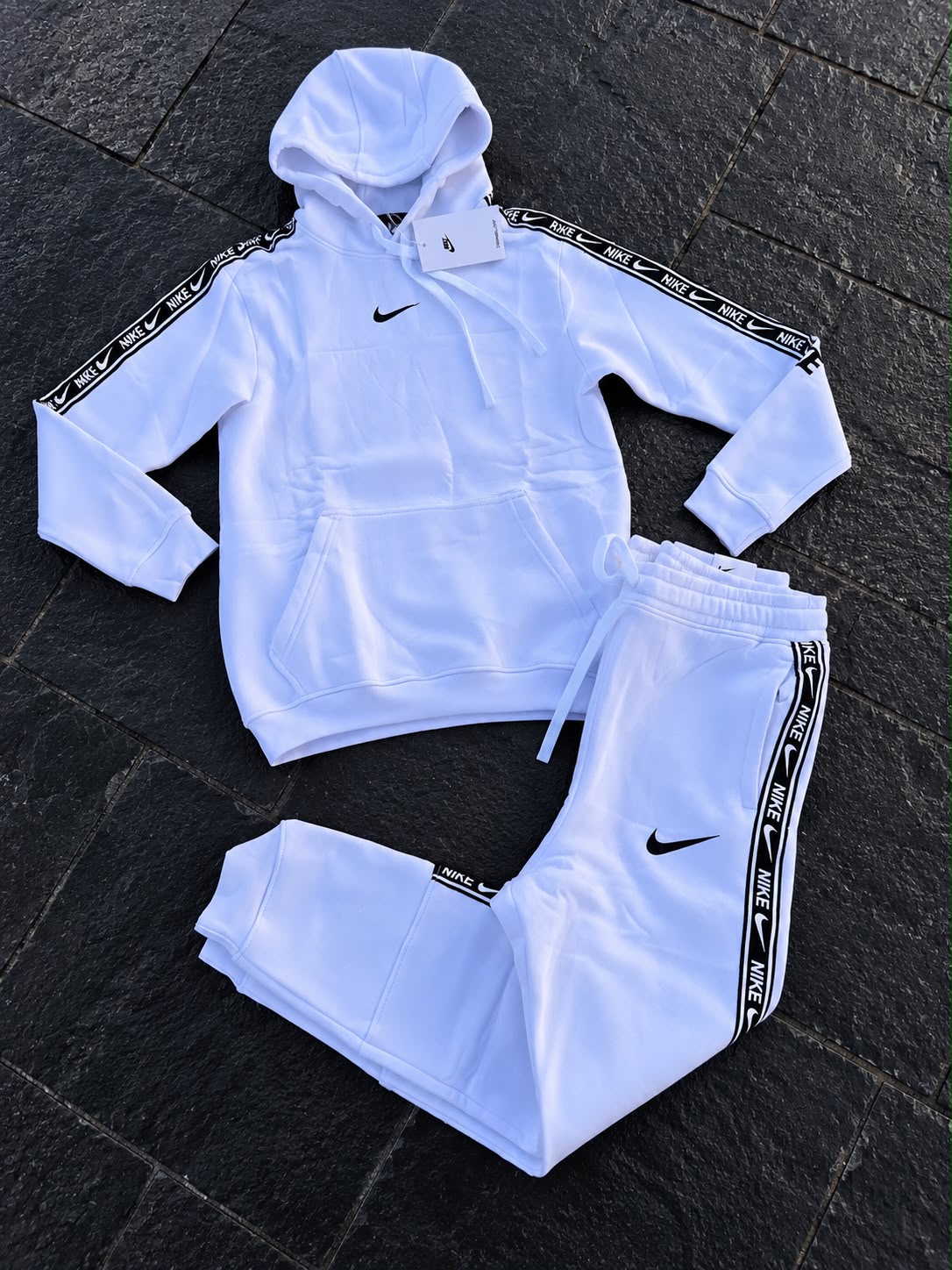 Chandal Nike blanca tiras negras logo negro