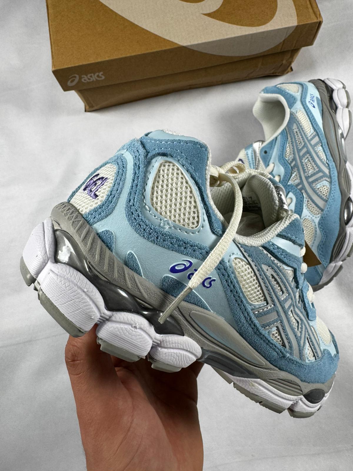 Asics azules detalles grises