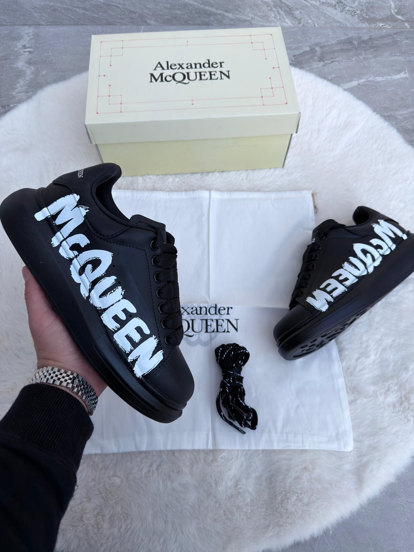 Alexander mcqueen negras logo blanco