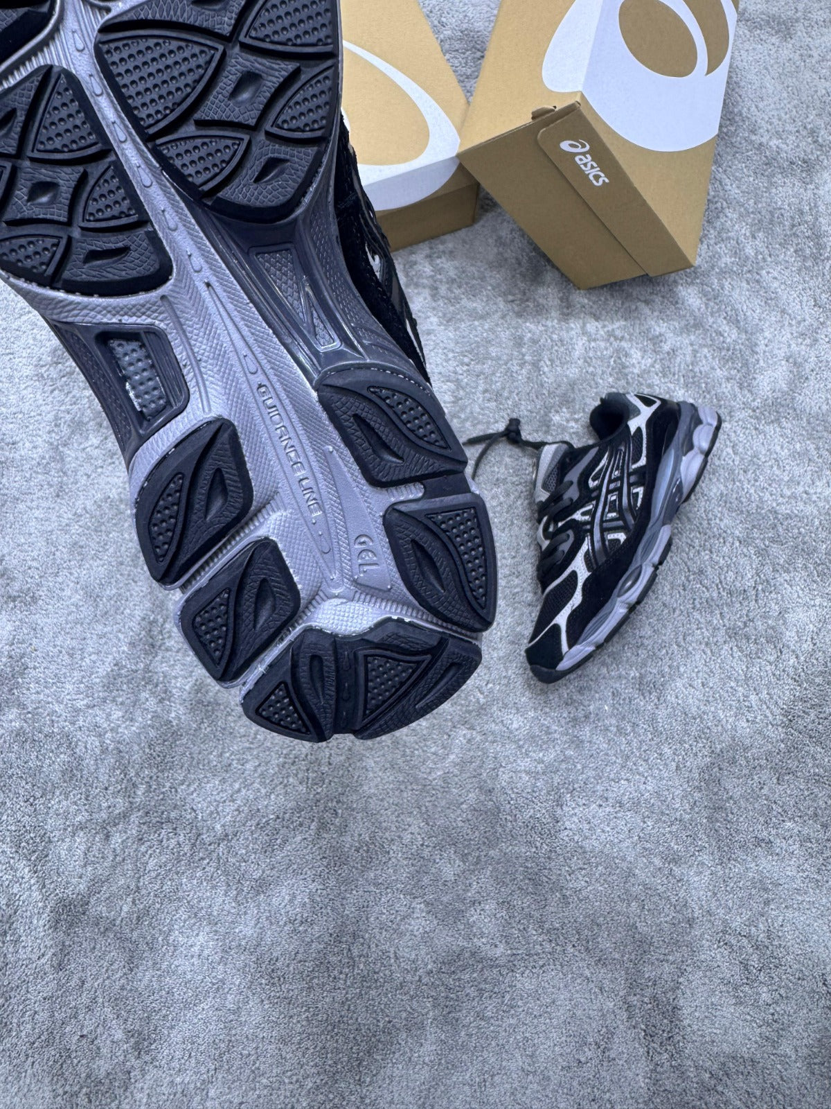 Asics GEL-NYC negras detalles grises