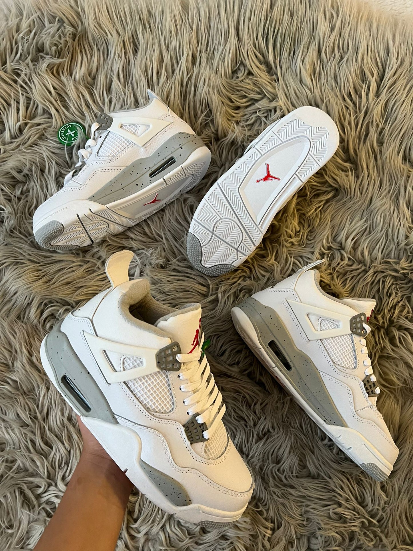 Jordan 4 blancas detalles grises