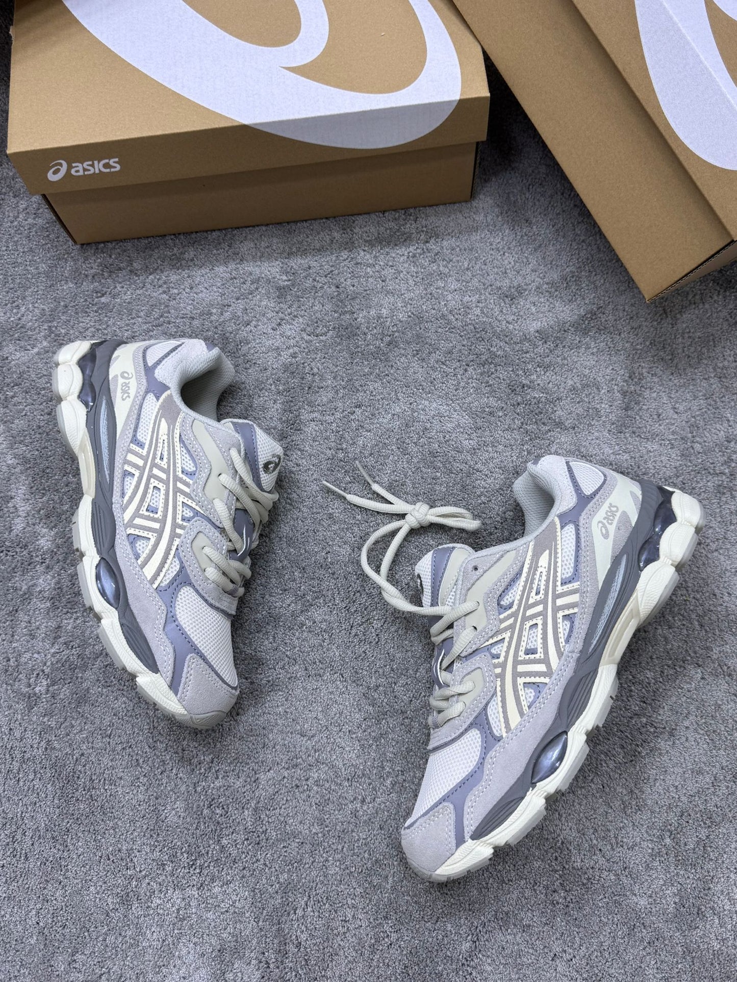 Asics GEL-NYC beige logo beige detalles grises