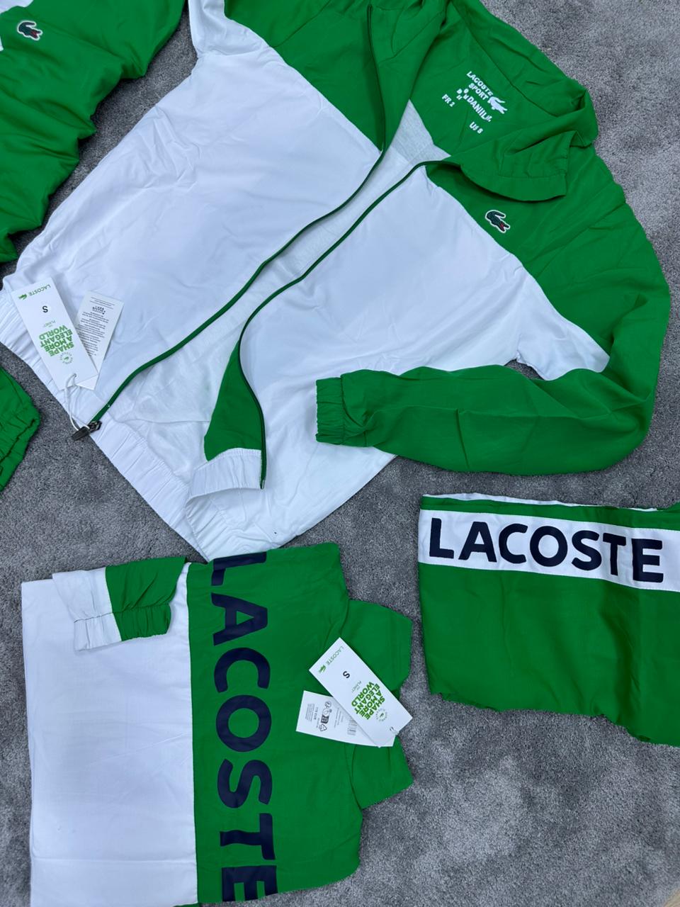 Chandal LACOSTE verde y blanco logo negro en espalda