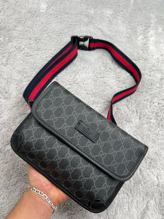 BANDOLERA GUCCI negra logo gris correa azul y roja