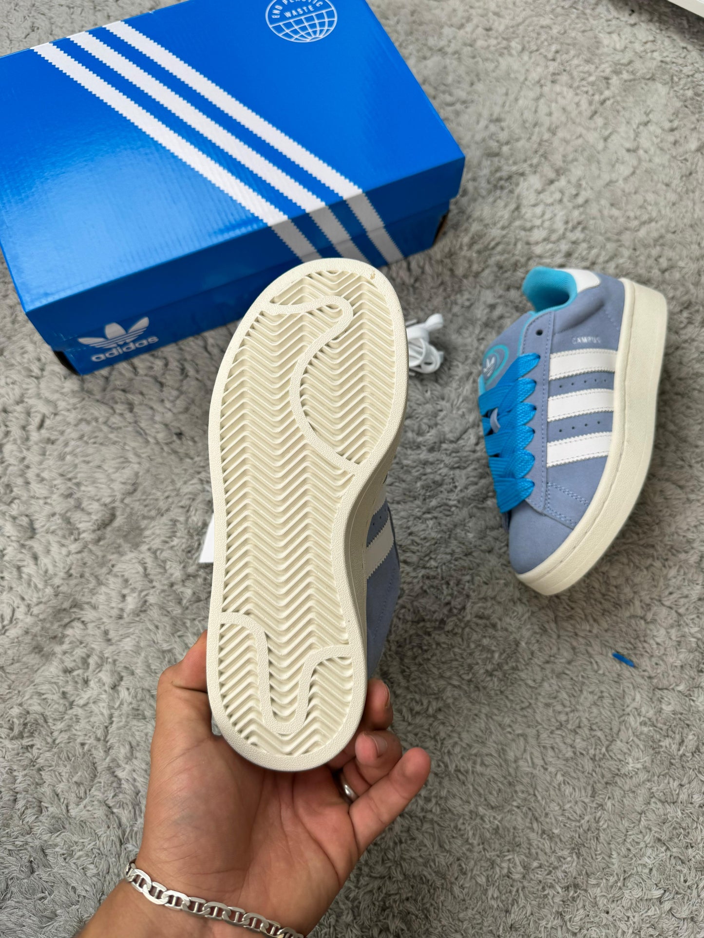 Adidas campus azul logo blanco