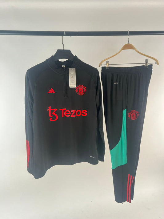 Chandal Manchester United negro detalles rojos y verde