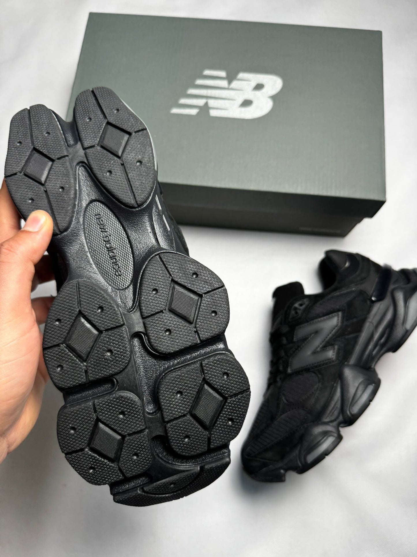New Balance 9060 negras
