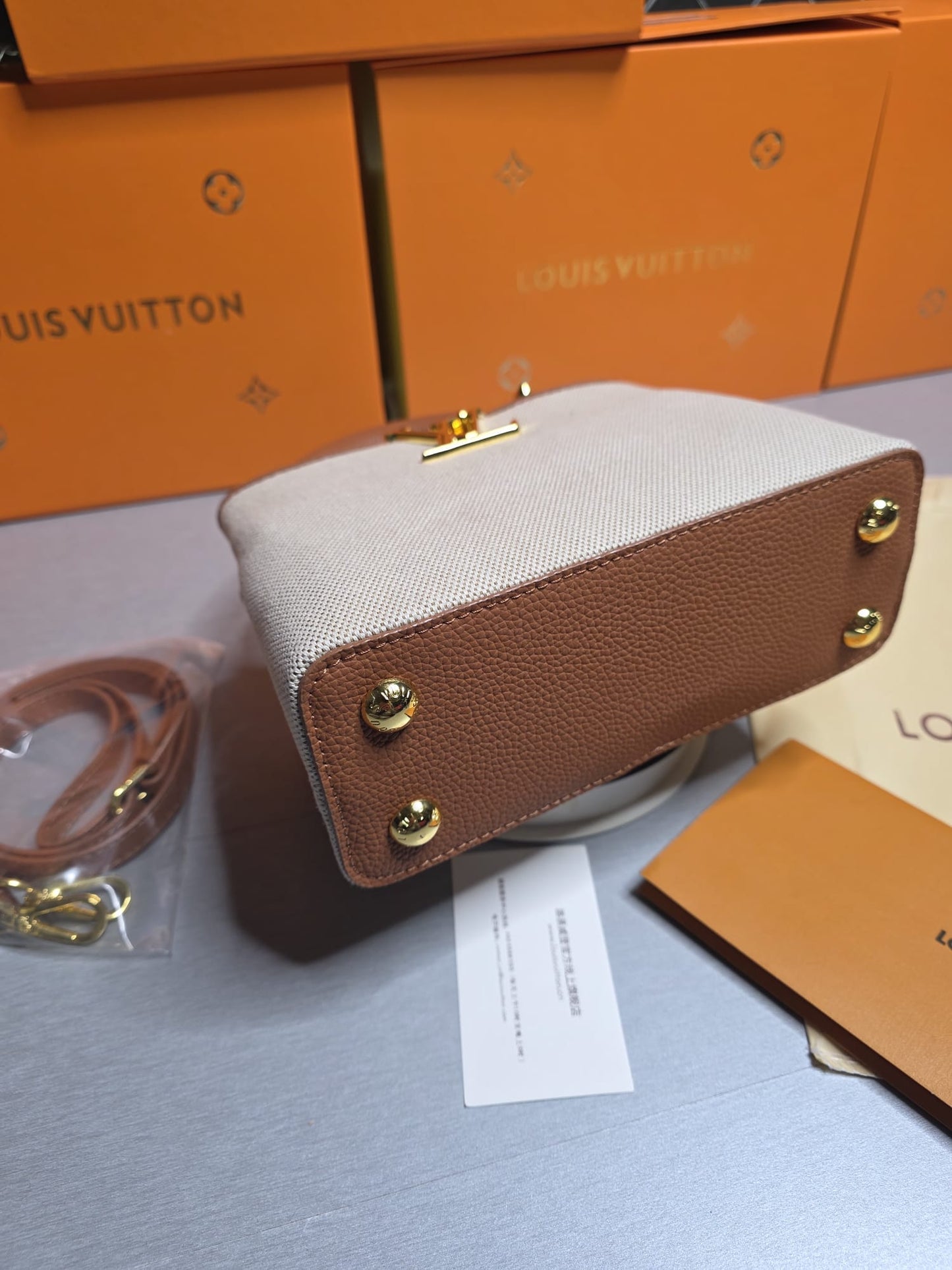 Bolso LV dorado brillos y marron