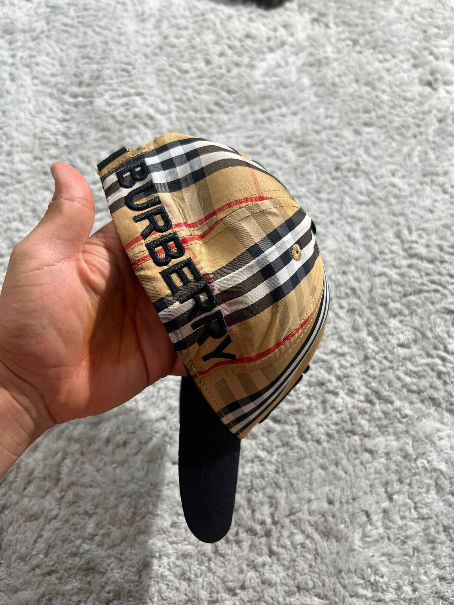 Gorra Burberry G5 marron y negra