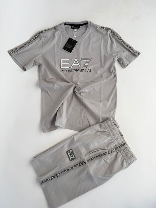 Conjunto corto armani gris logo blanco contorno negro