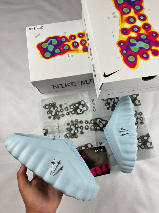 Nike Mind 001 x Nocta azul claro degradado logo negro