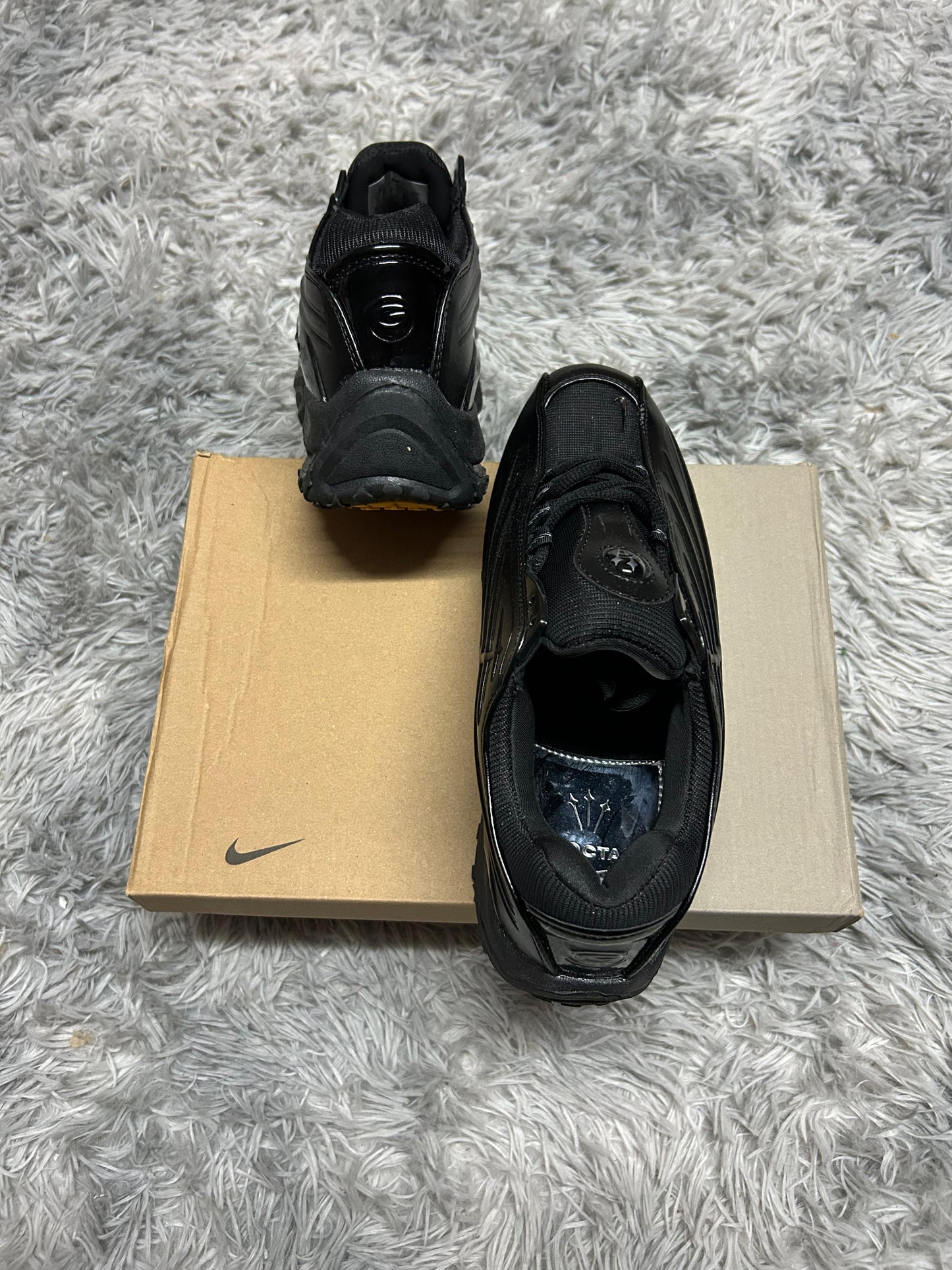 NIKE NOCTA NEGRAS Y PLATA
