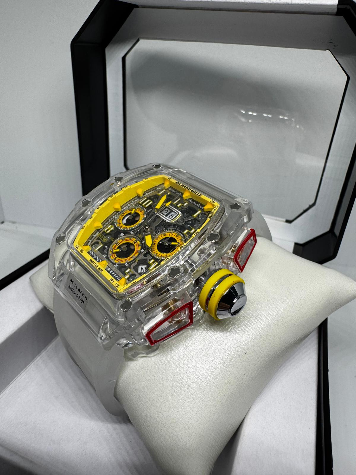 RELOJ RICHARD MILLE GRIS Y AMARILLO DETALLES NEGRAS