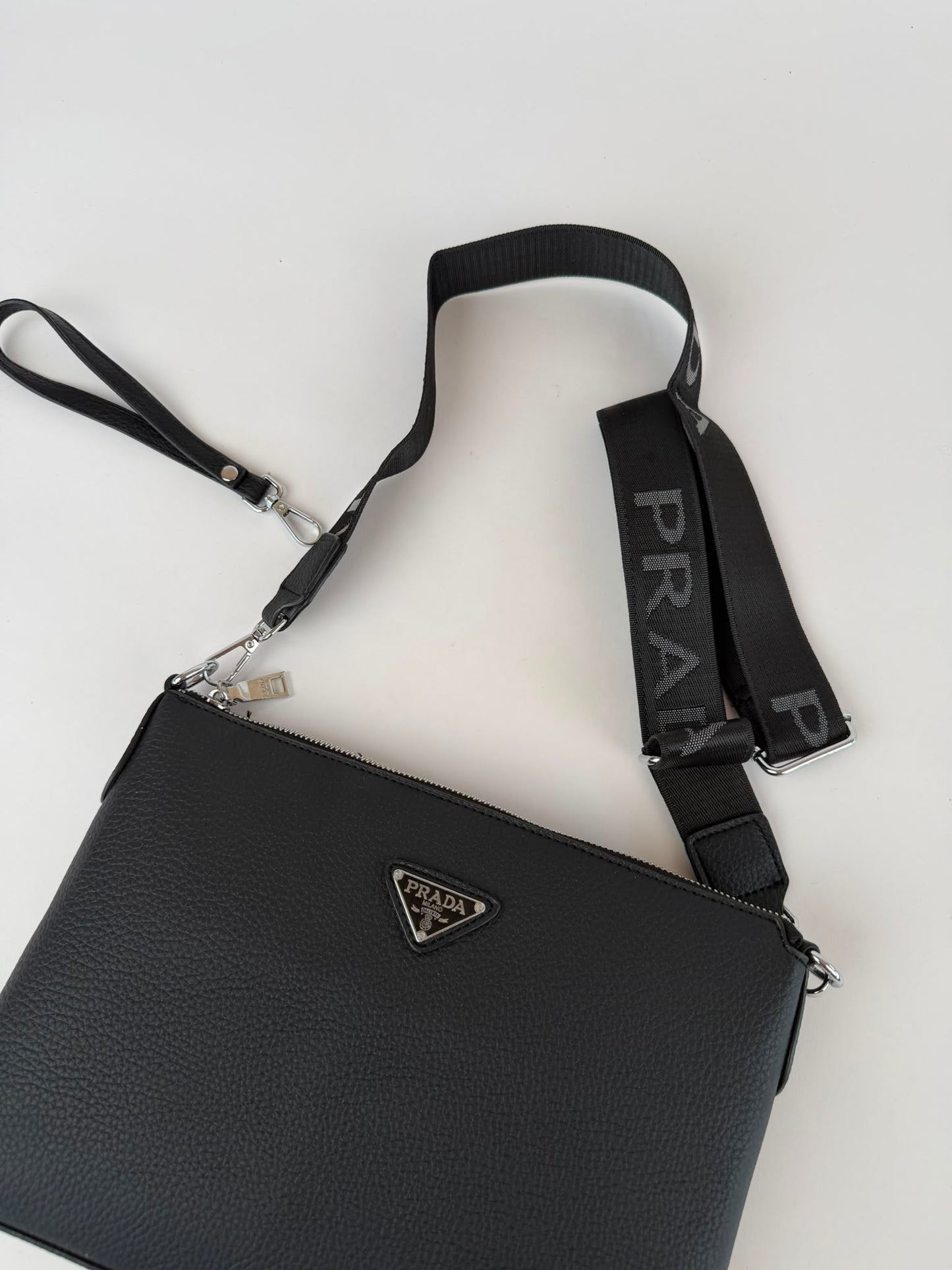 Bandolera Hombre Prada negro y gris