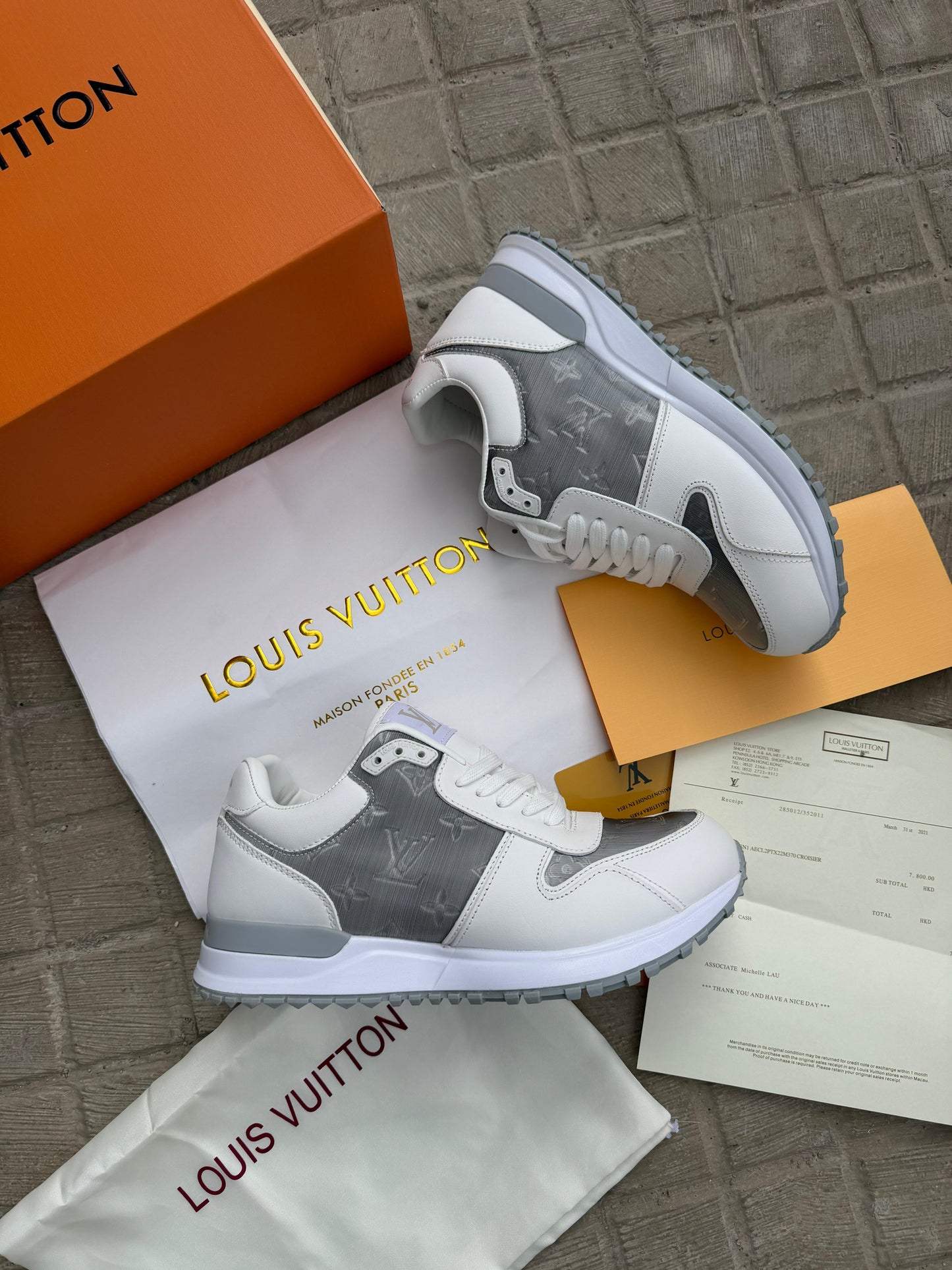 LV Run Away blancas y gris