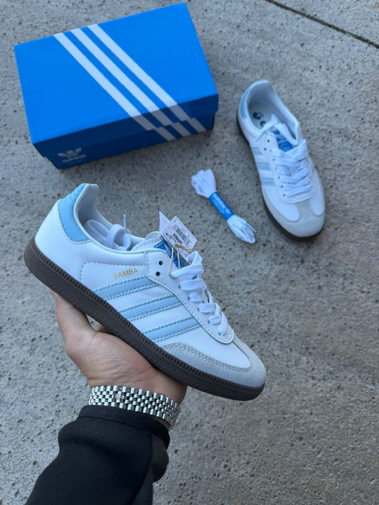 Adidas samba blanca logo dorado lineas azules