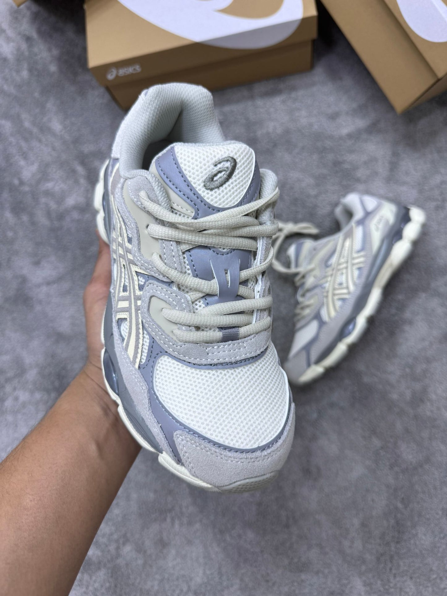 Asics GEL-NYC beige logo beige detalles grises