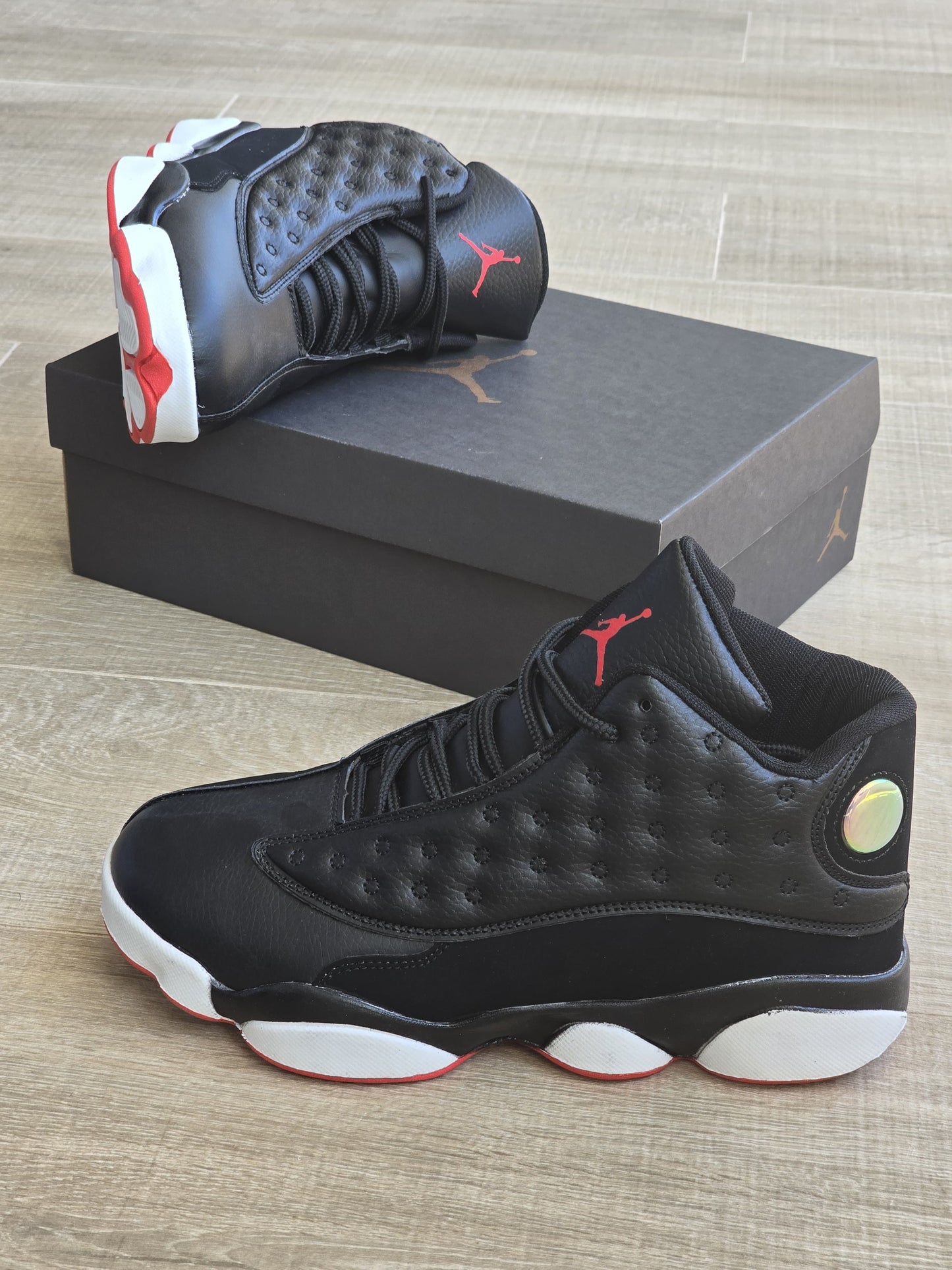 JORDAN 13 NEGRA SUELA BLANCA