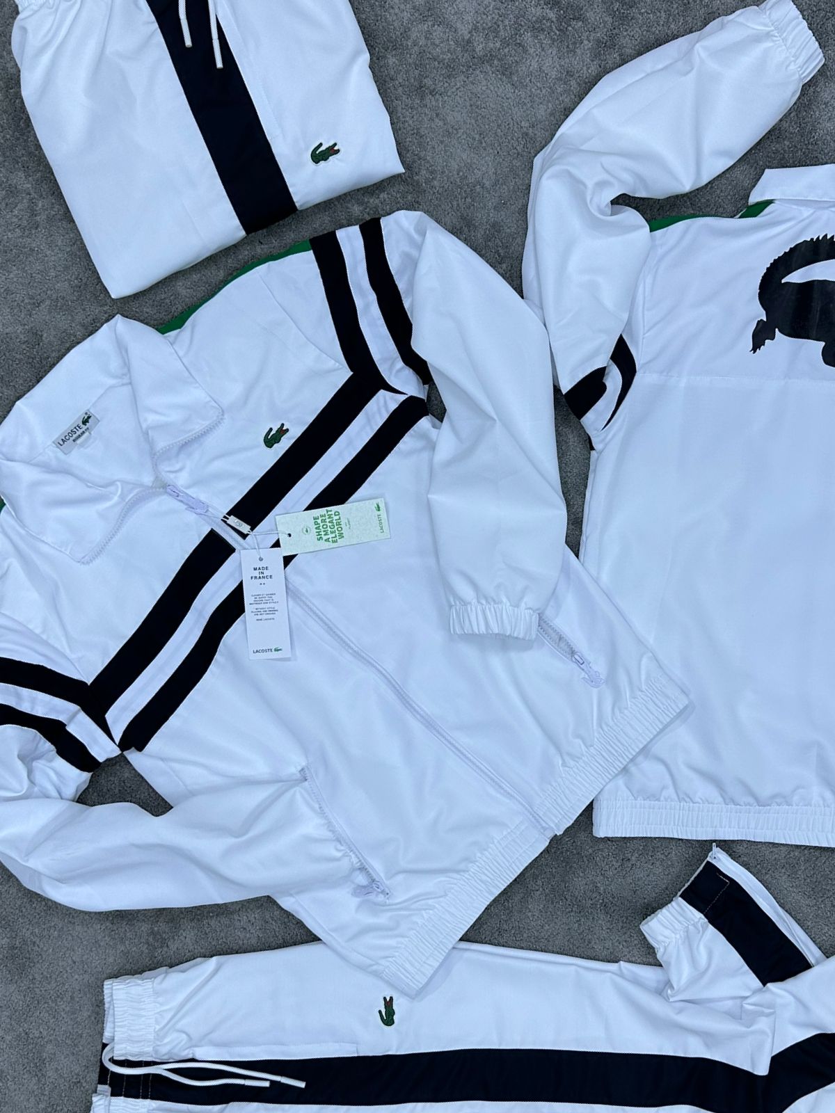 Chandal LACOSTE blanco y negro logo verde