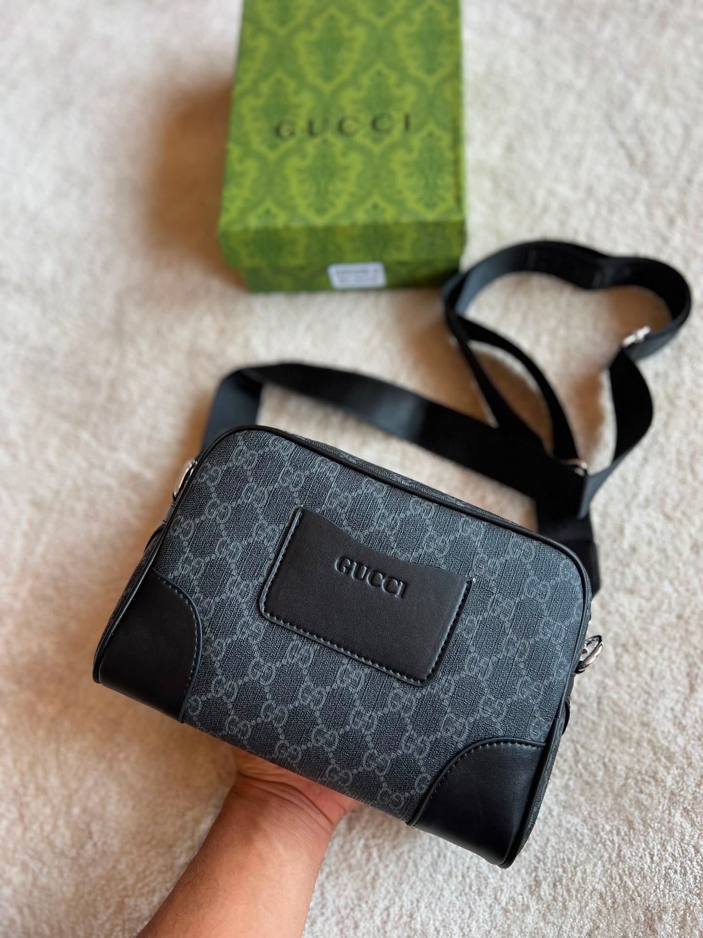 Bandolera Hombre Gucci grises detalles negros