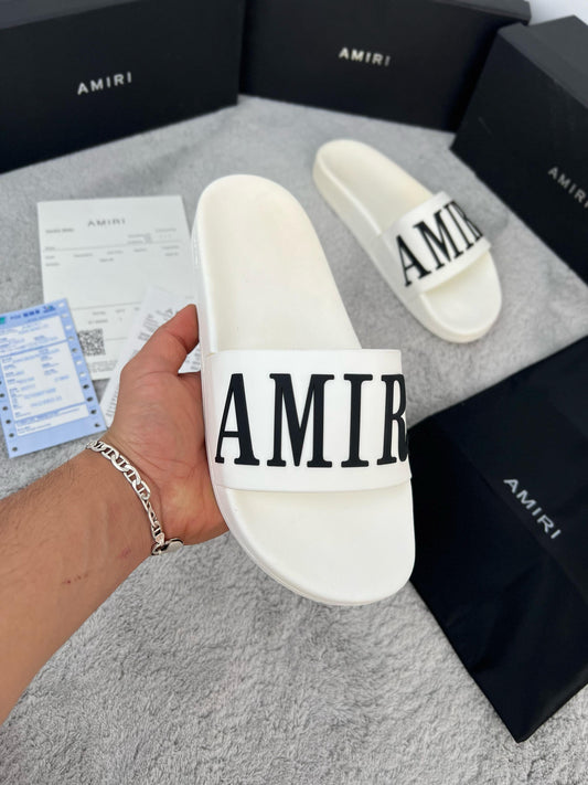 Chancla Amiri blanca logo negro