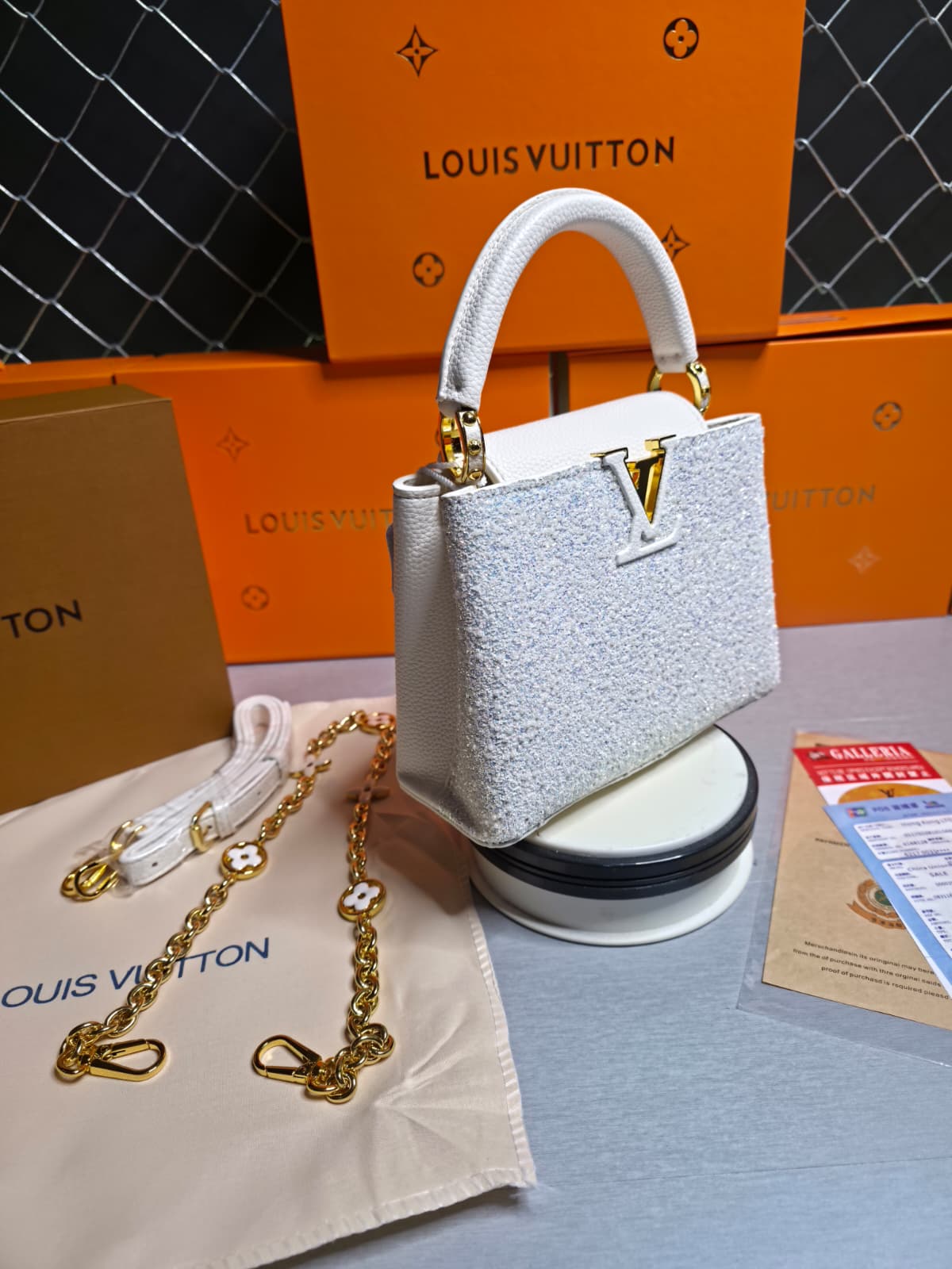 Bolso LV dorado y blanca