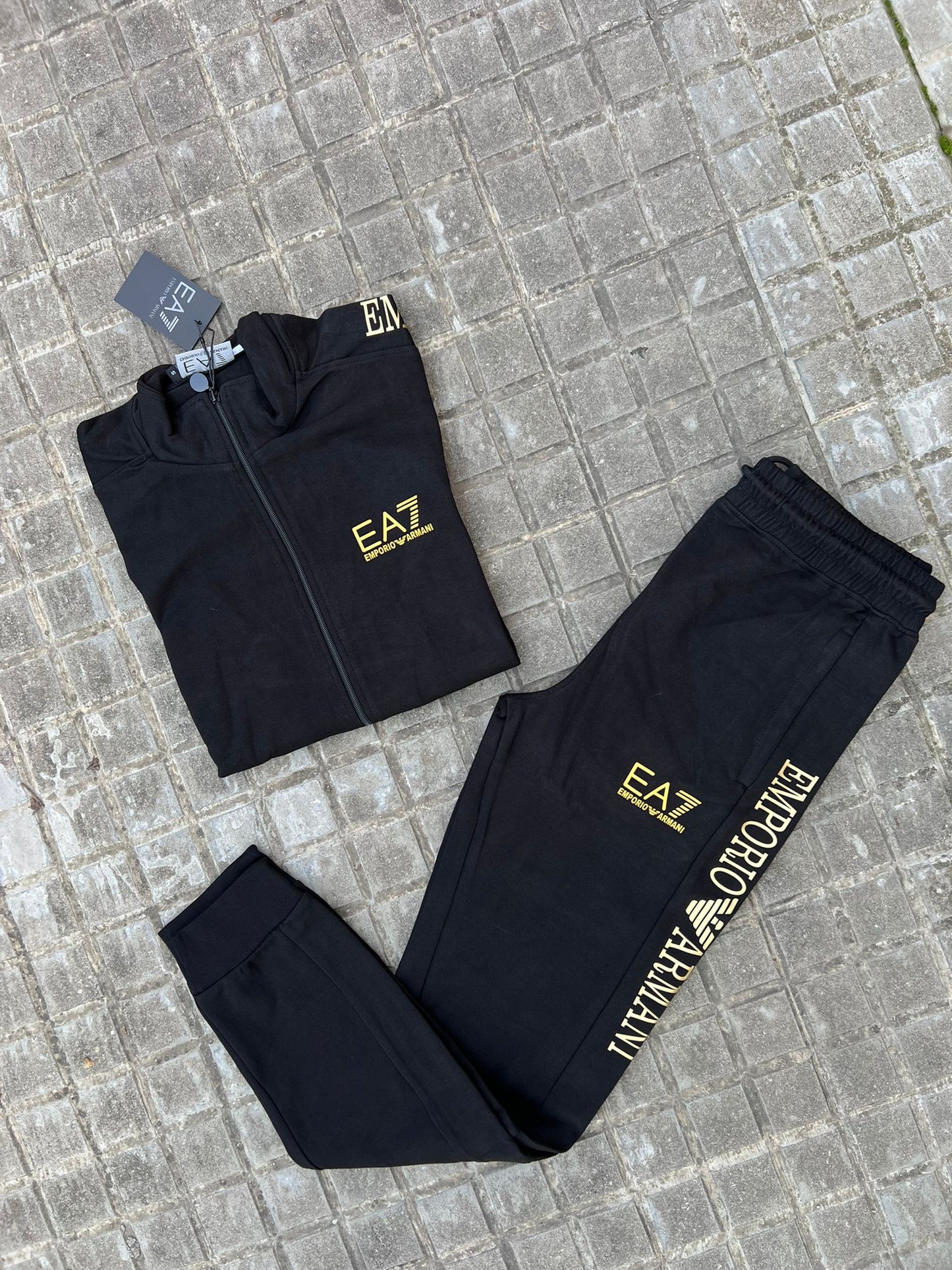 Chandal armani negro logo dorado