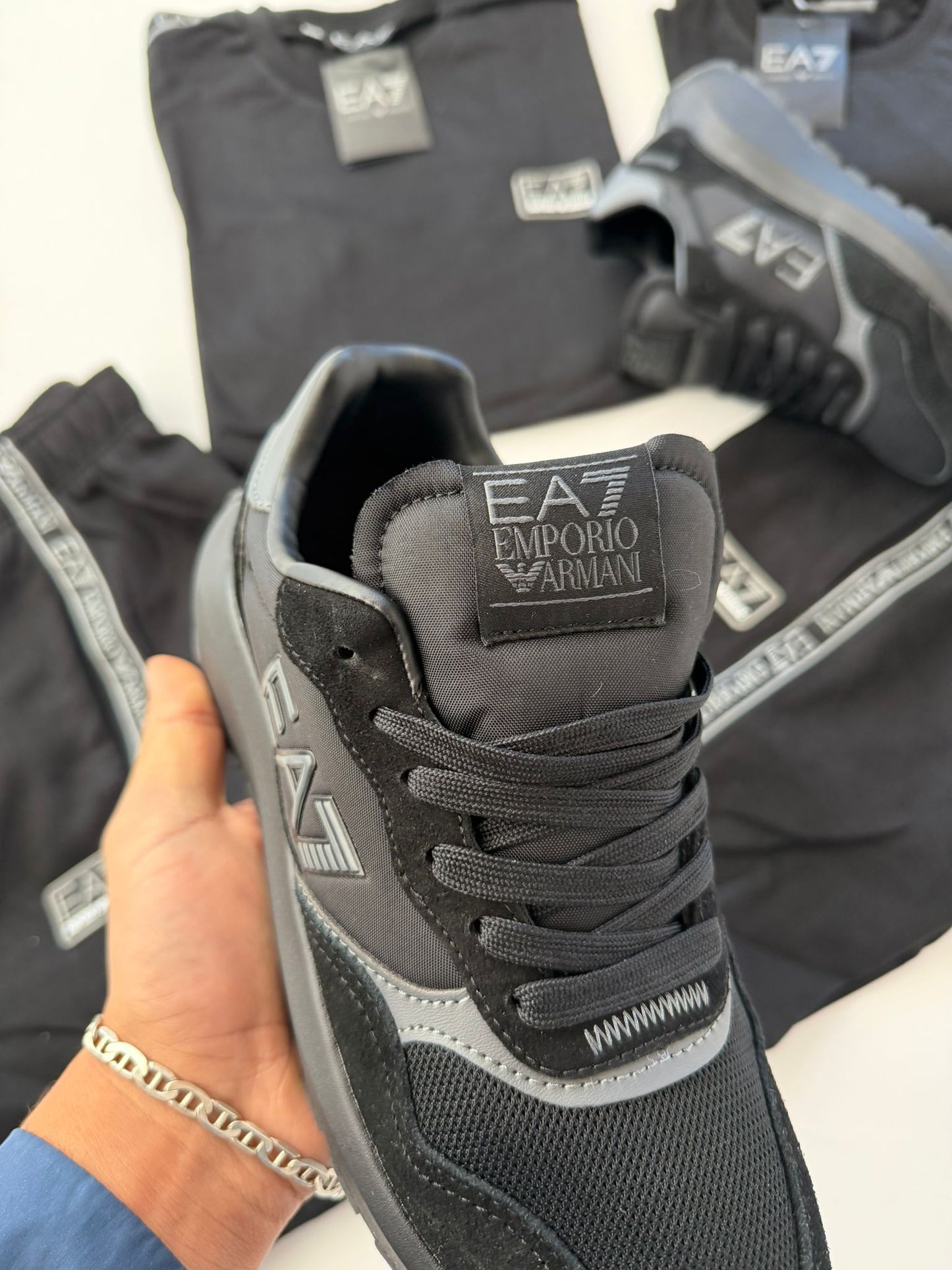 Armani negras logo blanco