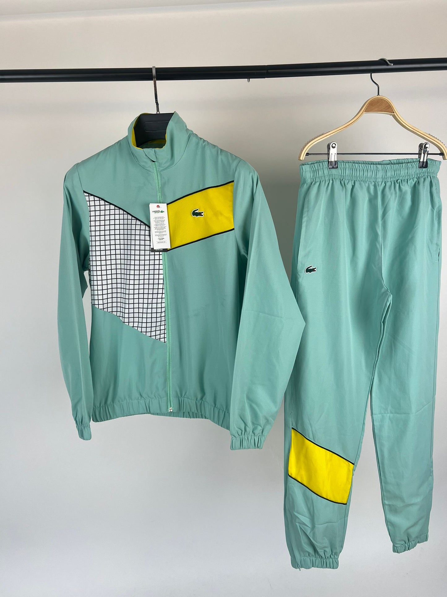 Chandal LACOSTE verde agua amarillo detalles blancos