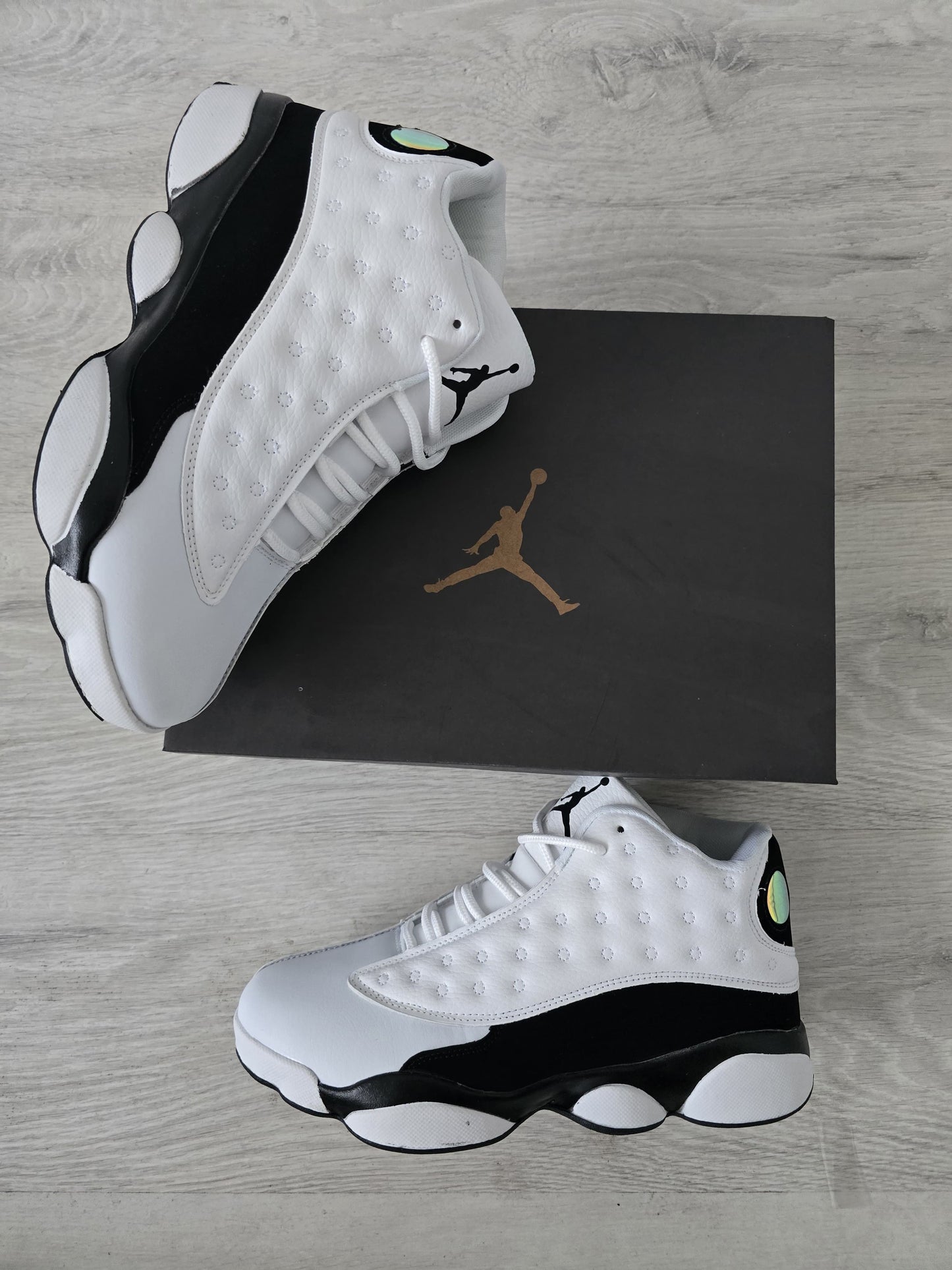 Jordan 13 blanca suela negra