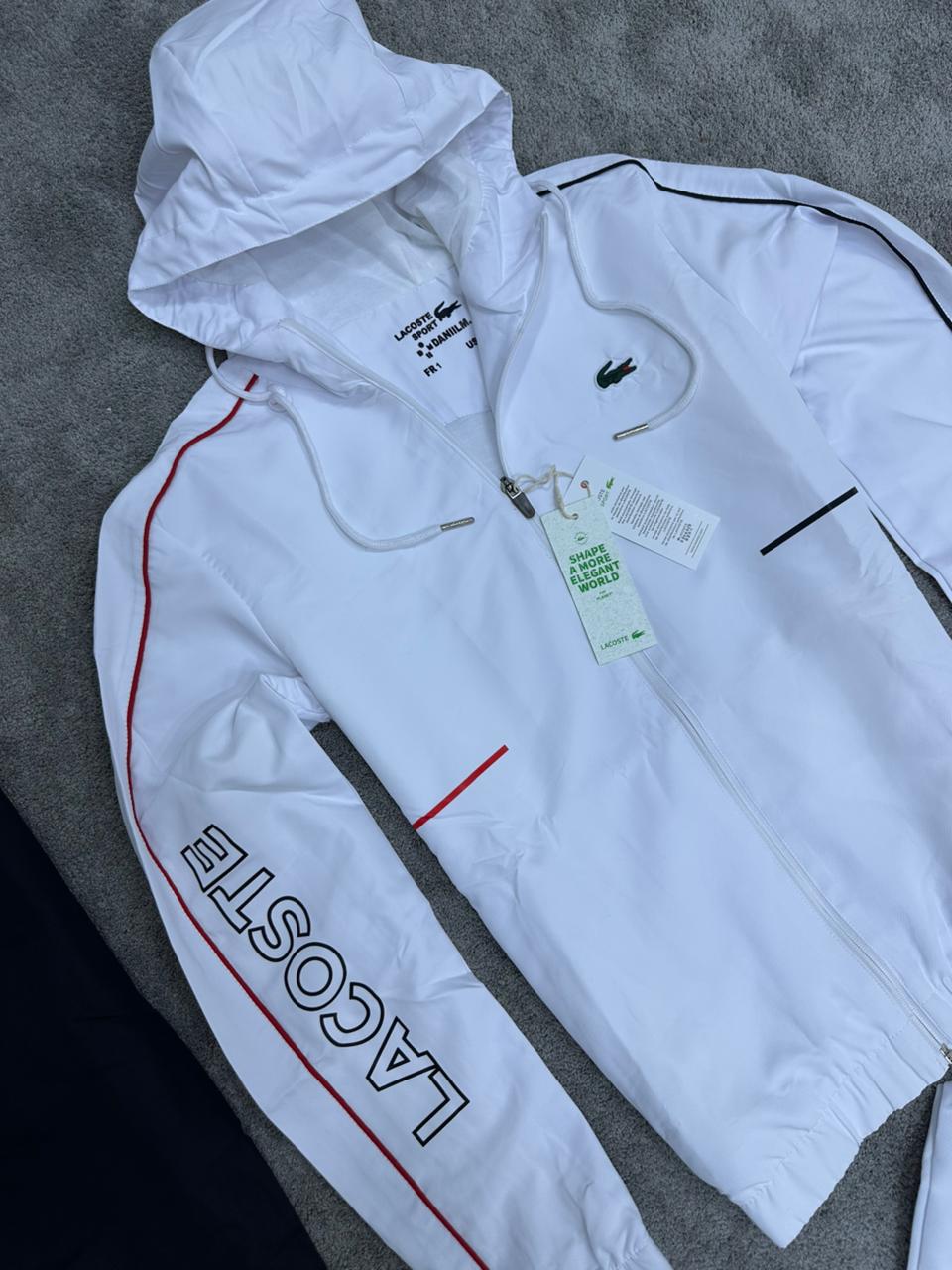 Chandal LACOSTE blanca logo verde logo grande en espald