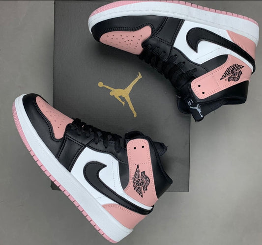 Jordan 1 rosa y blanco logo negro