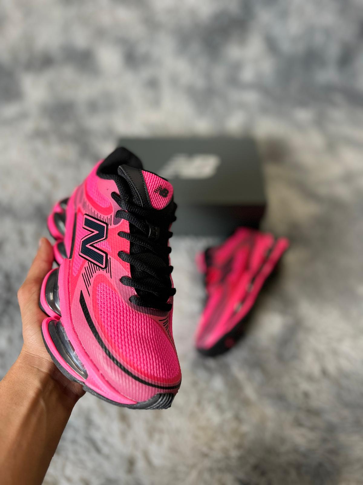 New Balance 2000 rosas detalles negros