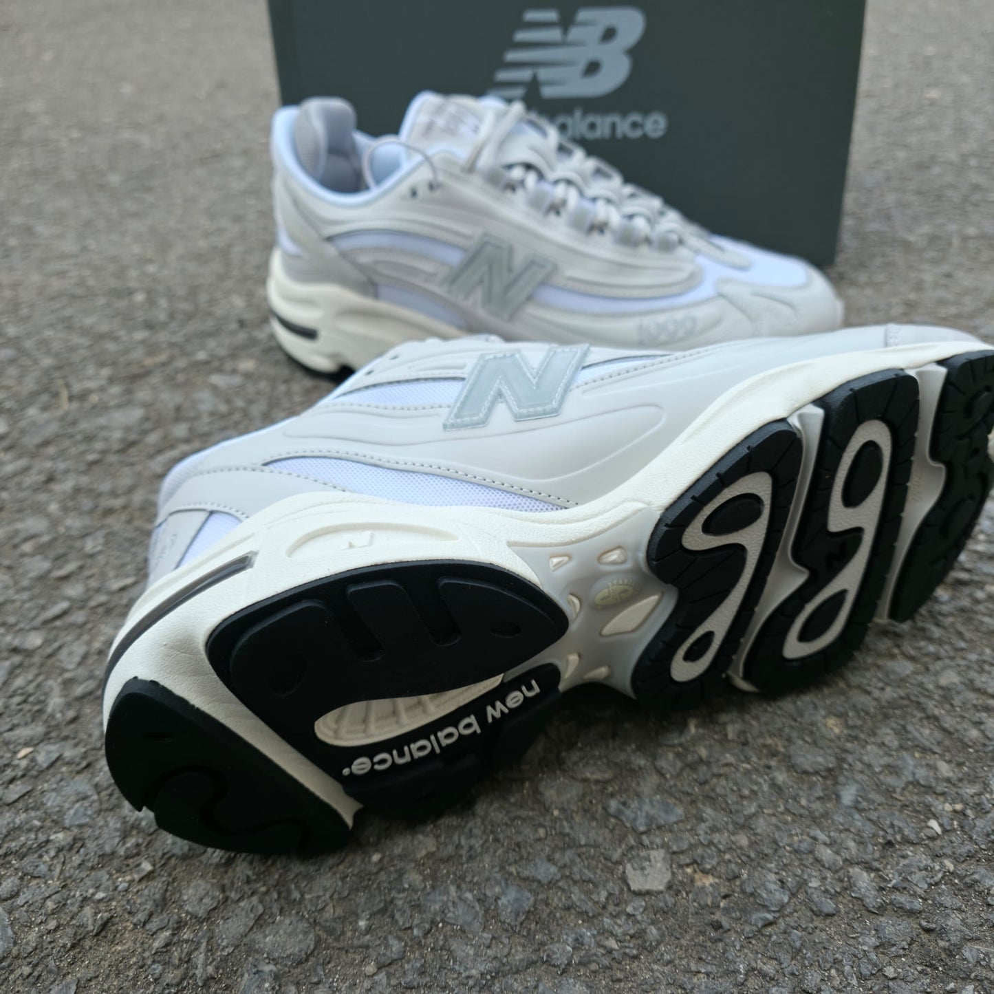 New balance 1000 blanco logo gris