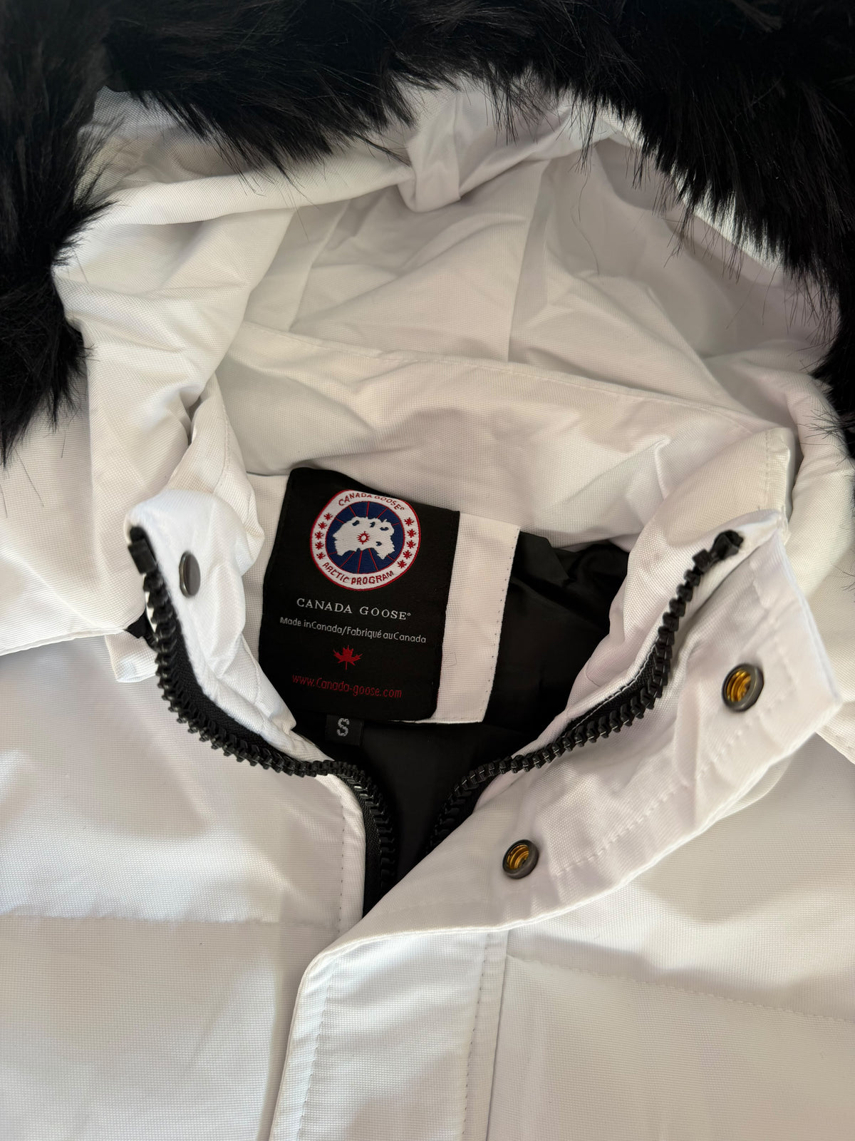 CHAQUETA Canada Goose blanca con pelo negro