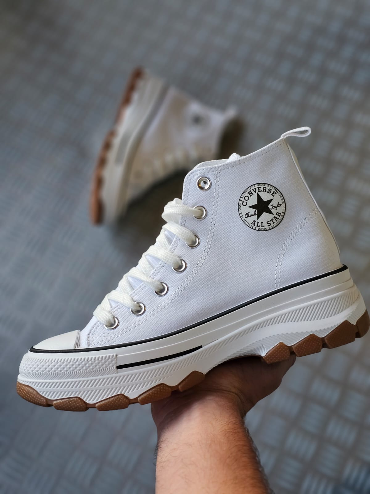 Convers new blanca