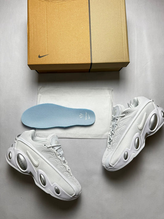 Nike nocta glide blancas y plateadas