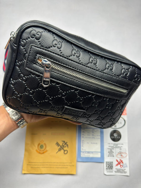 Riñonera GUCCI negra detalles azules y rojo
